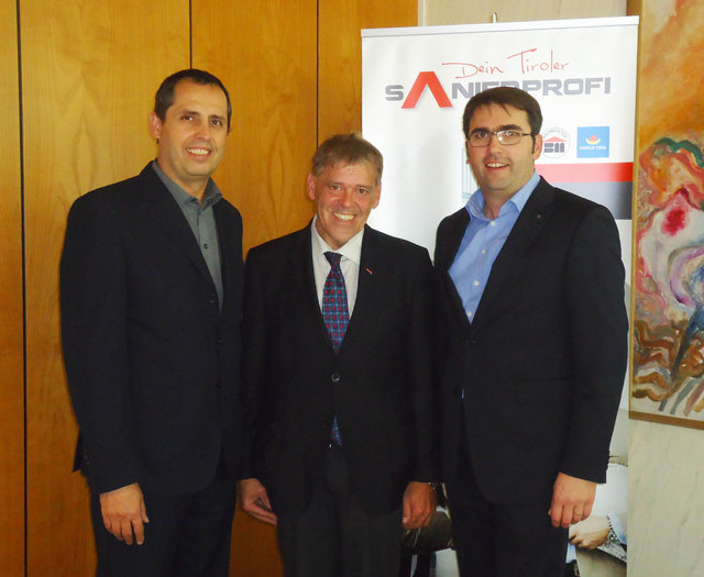 Landesinnungsmeister Anton Rieder (rechts), sein Stellvertreter Anton Larcher (Mi.) und Bruno Oberhuber von Energie Tirol (li.) haben große Erwartungen an die neue Initiative. | Foto: WKT