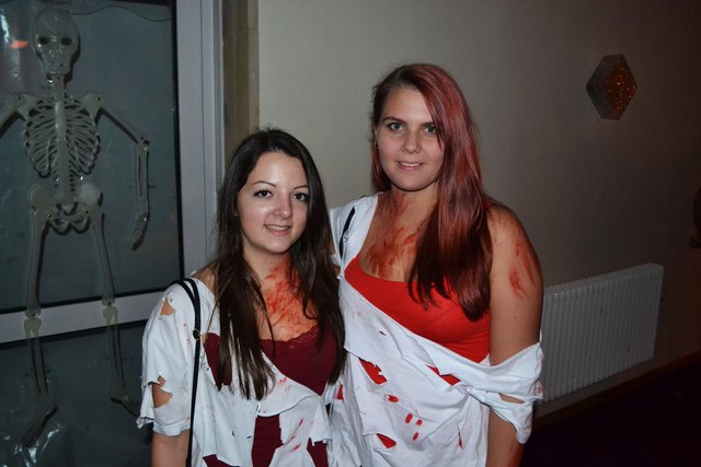 Michelle und Melanie (re) hatten bei der Party ihren Spaß.