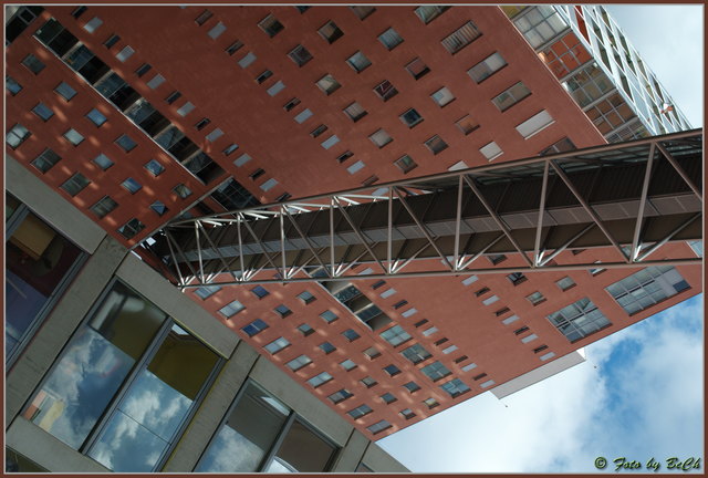 Eigenwillige Konstruktion, um von einem Haus zum anderen zu kommen