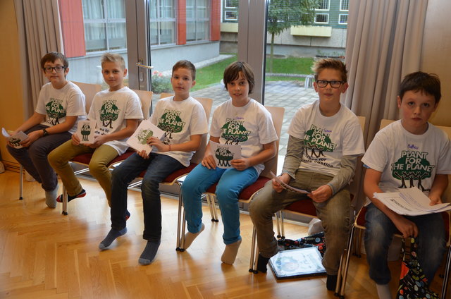 Die 6 bereits in Weiz ausgebildeten Seitenstettner Klimabotschafter; v.l.: Marinus Lobmayr, Felix Hirtenlehner, Simon Gobauer, Clemens Pilz, Simon Kalkhofer und Matthias Leitner.