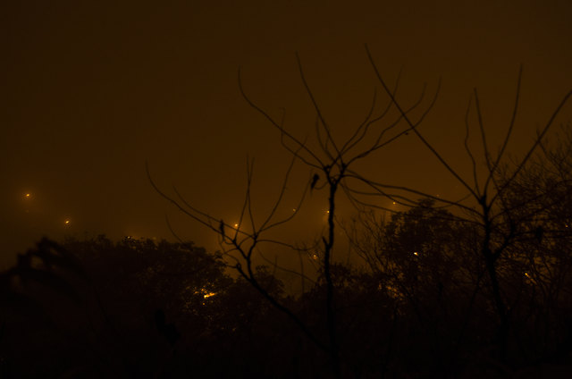 Glücklicherweise lichtete sich zur Geisterstunde der Nebel ein wenig und die Lichter der Stadt wiesen den Weg zurück.