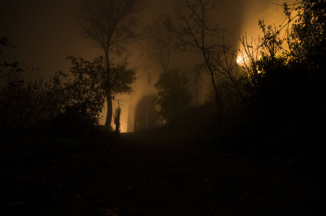 Erst wenige Meter davor erschien sie plötzlich vor meinen Augen, ein leichter schauer rieselte mir bei dem Anblick über den Rücken