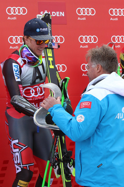 ÖSV-Vizepräsident übergab Ted Ligety die Sölden-Trophäe