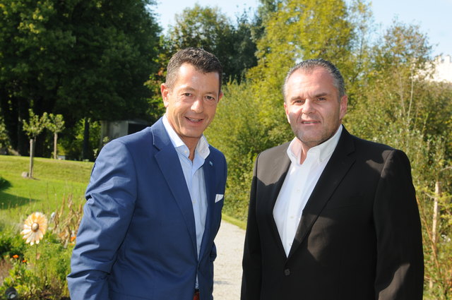 Zwei Medienmanager, die mit dem Regionalitätspreis ein Ziel verfolgen, nämlich positive Initiativen vor den Vorhang zu holen: Michael Kretz, Geschäftsführer der Bezirksblätter Salzburg und ORF Salzburg -Landesdierektor Roland Brunhofer.