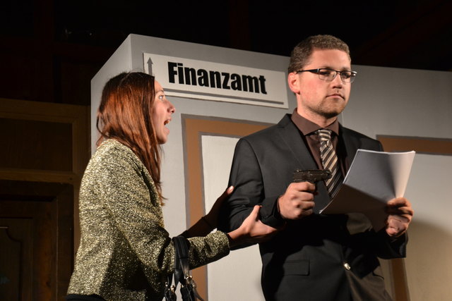 "Willst du Taten sehen, geh' zur Frau. Willst du Reden hören, geh' zum Mann."