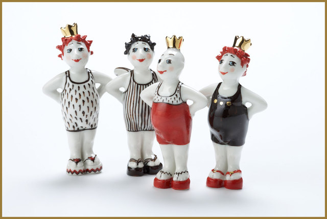 "Schöner Leben zur Weihnachtszeit".
Eröffnung: Sonntag, 24. November 2013 um 14 Uhr
bis Sonntag, 22.Dezember 2013 täglich von 14-20Uhr
Gezeigt werden Unikate und Kleinserien zum Thema: Schönes zum Wohnen, Kleiden, Schmücken, Wohlfühlen und Essen um das Leben zu genießen von
Beranek Bibi - Porzellan, D.R.Z - TrashDesign, Gross Gudrun - Keramik, Johansson Magusia - Glas, Kopp Birgit - Siebdruck auf Magnettafeln und T-Shirt, Rosenberg Lori - Lampen, Staudenmayer Sissy - Handgefertigte Glasperlen und Glasperle