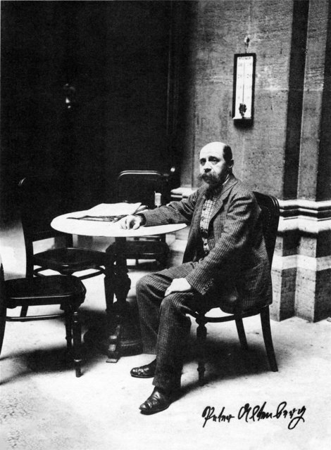 Der österreichische Schriftsteller Peter Altenberg (1859-1919) war einer der berühmtesten Gäste im Graben Hotel. Das Jugendstil-Hotel, das vis-­à­-vis vom vom Café Hawelka liegt,  wurde 2013 saniert. Altenberg lebt von 1913 bis zu seinem Tod im Jahre 1919  in Zimmer 51. Er gab sogar das Hotel als Postadresse an. | Foto: »Die Wiener Grand Hotels und ihre Gäste«, Metroverlag