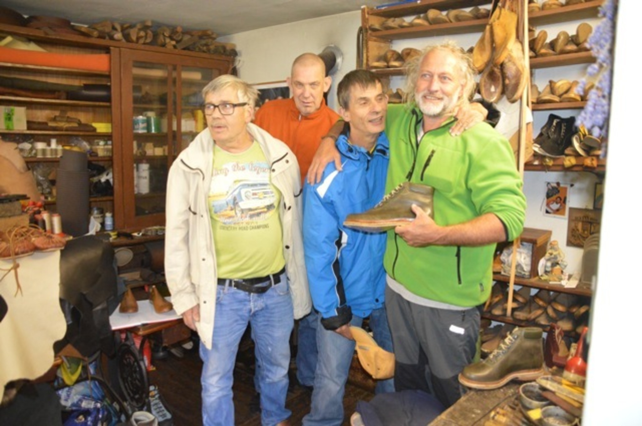 Willi Dejung Inh. Andreas Motz Schuhmacherwerkstatt Besuch in der Schuhmacherwerkstatt - Villach