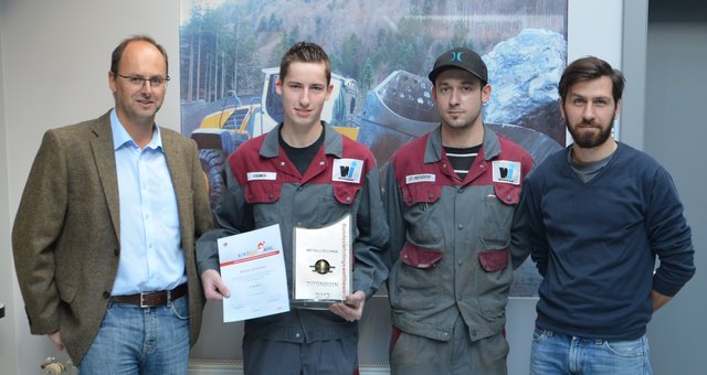 Ing. Michael Winkelbauer (Geschäftsführer), Stefan Reithofer (Bereichsleiter) und Ing. Klaus Portsch (Produktionsleiter) mit Anton Kreimer bürgen für eine qualitativ hochwertige Lehrausbildung bei Winkelbauer und fördern Weiterbildung im Betrieb. | Foto: KK