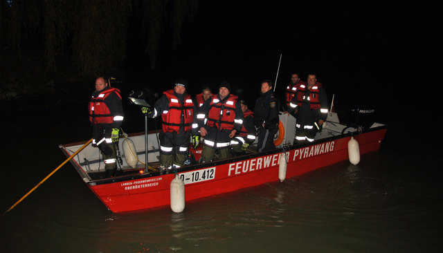 Feuerwehreinsatz auf der Donau. | Foto: BFKDO Schärding