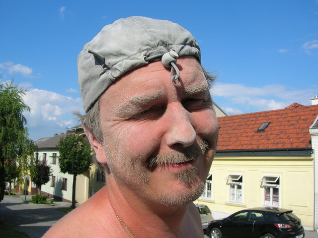 Mein Schwager Rainer beim Arbeiten mit der Flex