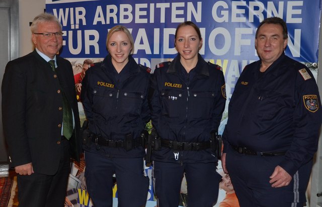 Die Zwillingsschwestern Kathrin und Susanne Kaiserainer verstärken ab sofort das Team der Polizeiinspektion Waidhofen. | Foto: privat
