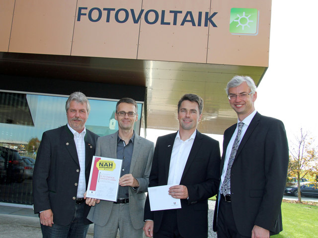 Von links: Herbert Mairhofer (Bezirksobmann Wirtschaftsbund), Dominik Mittermayr (GF M-TEC Energie.Innovativ GmbH) Klemens Mittermayr (GF M-TEC Energie.Innovativ GmbH), Michael Strugl (Wirtschaftslandesrat). | Foto: Foto: Wirtschaftsbund