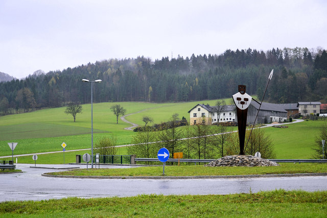 Durch den Reinsberger Kreisverkehr konnte die Unfallhäufigkeit stark gesenkt werden. | Foto: Mayr