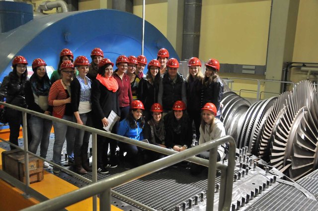 Führungen durch das sicherste Kraftwerk der Welt: Schülerinnen aus Sitzenberg nahmen es unter die Lupe. | Foto: EVN