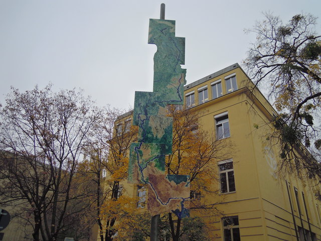 Moderne Kunst: In der Fahrbachgasse findet sich diese Skulptur. | Foto: David Karski