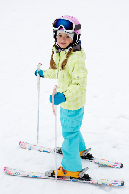 Mit der passenden Ausrüstung wird jeder Skitag ein winterliches Vergnügen. | Foto: Gorilla/Fotolia