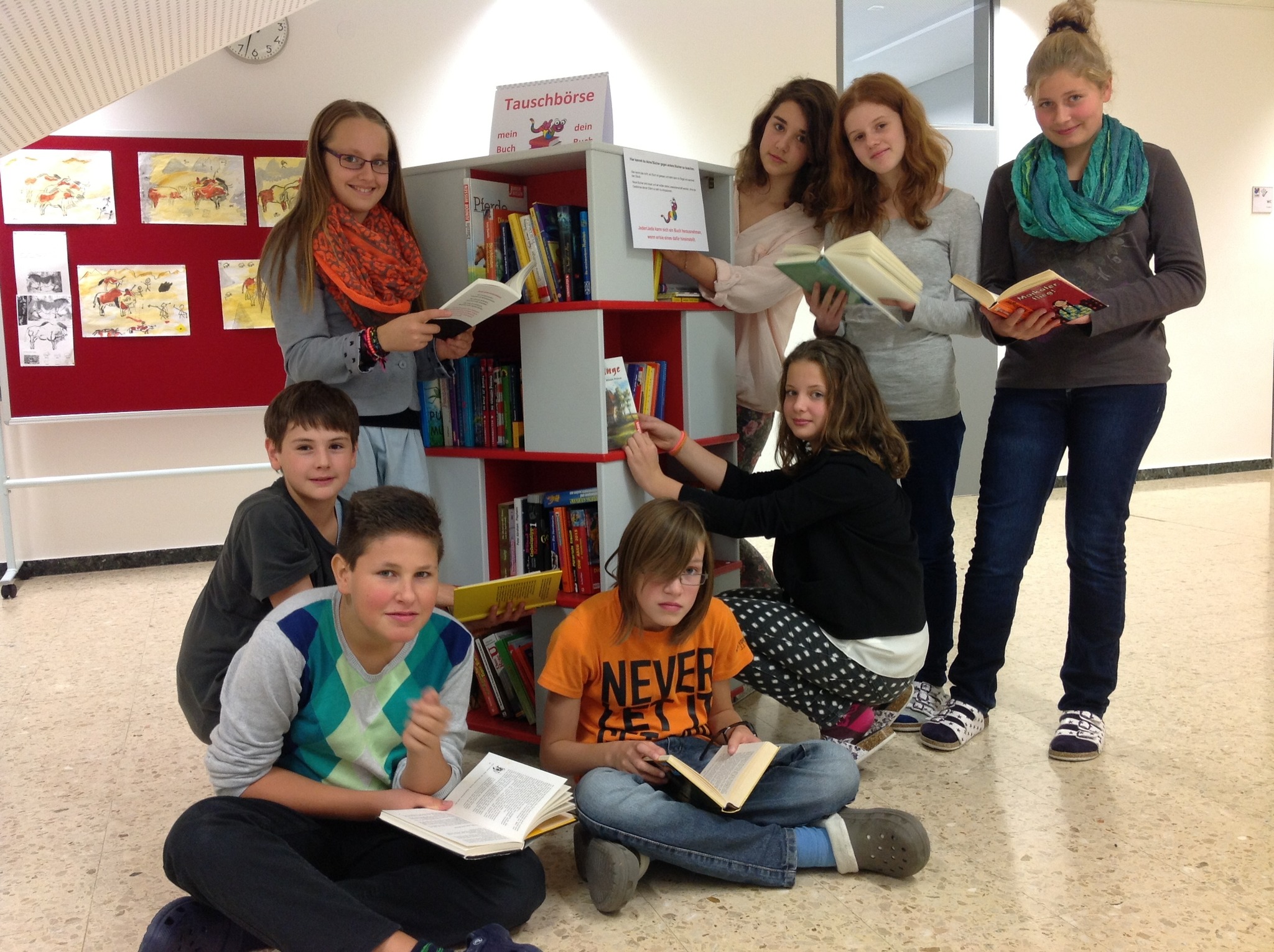 Buch-Tauschbörse der besonderen Art – Schüler sind begeistert - Schärding