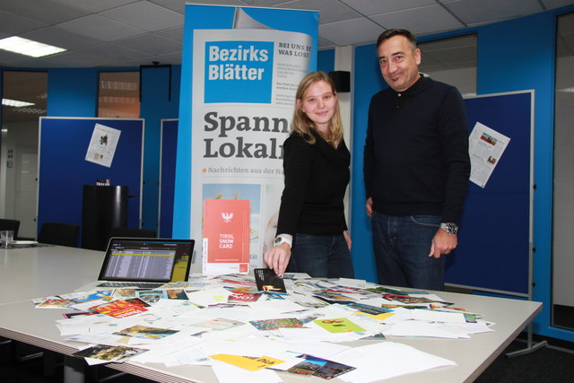 Thilo Bohatsch und Martina Pranger (Bohatsch Marketing) zogen die beiden Snowcard-Gewinner.