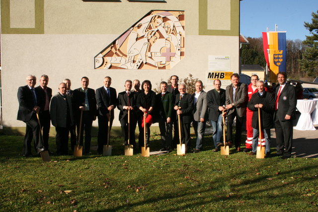 Es geht los: Der Spatenstich für das neue Rot-Kreuz-Gebäude in Kematen.