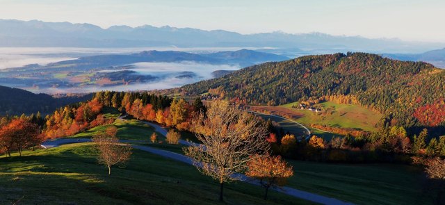 Sonne am Magdalensberg, Nebel über dem Klagenfurter Becken