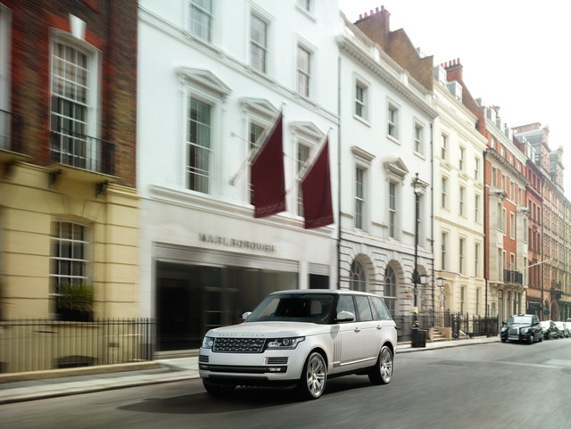 Der Range Rover als Langversion feiert noch im November in L.A. Weltpremiere und wird ab dem Frühjahr 2014 ausgeliefert. | Foto: Range Rover