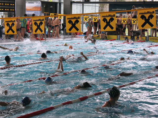 Das Vöcklabrucker Hallenbad beim Raiffeisenbankmeeting 2012