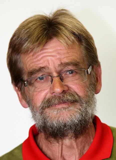 Direktor Hans Hopf: „Bei uns wird die Basis für viele Sportarten gelegt. Wir „geben“ die Sportler dann an die Vereine weiter“. Traumziel wäre die Olympiateilnahme eines erfolgreichen Absolventen unsere Schule.