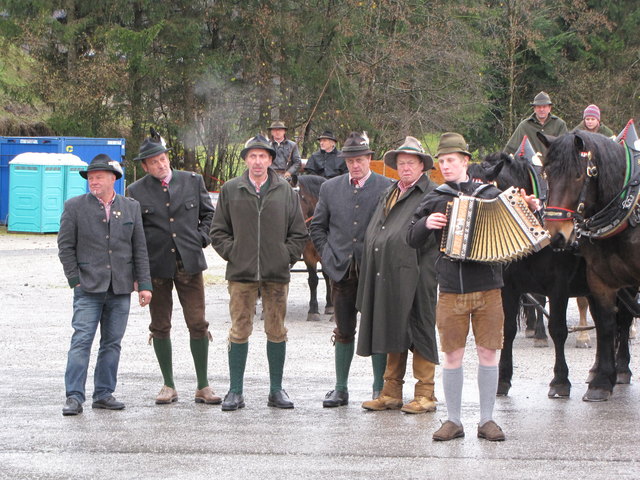 Die Zuschauer in Respektabstand