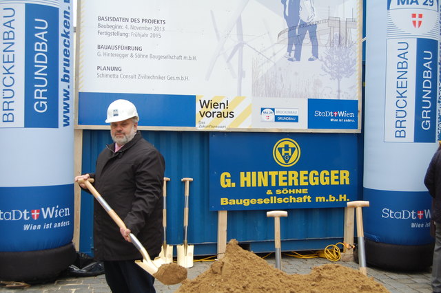 Bezirksvorsteher Karlheinz Hora gab den Startschuss für das neue Projekt beim Handelskai.