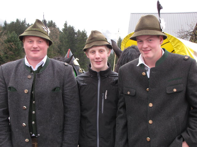 Fesche Buam: Die Arler Stoana Goaßlschnalzer Thomas, Thomas und Josef aus Abtenau