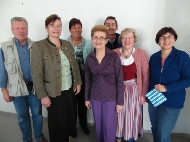 v.l.n.r.: Obmann Partnerschaftsverein Bruckmühl Karl Kummert, Heidelinde Jahner, Adelheid Jahner, Obfrau Hannelore Döringer, Othmar Hofbauer, Heide Rosner, Karin Buday
