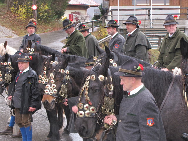 Die Abtenauer Schnalzer bei der Pferdesegnung