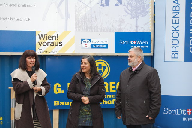 Stadtbaudirektorin Brigitte Jilka mit Vizebürgermeisterin Maria Vassilakou und Bezirksvorsteher Karlheinz Hora.