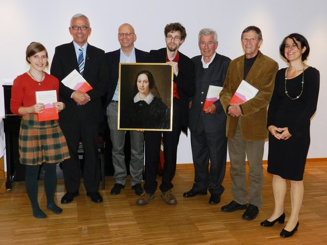 Bei der Buchpräsentation im Mädchenheim Scheuchenstuel in Innsbruck (v.li.) Sarah Rinderer, Dompropst Dr. Florian Huber, Dr. Peter Schumacher, Mag. Thomas Schwaiger, Dr. Albert Fiegl, Dr. Otmar Koch und Heimleiterin Mag. Christine Felder