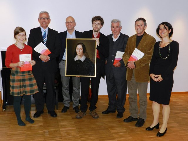 Bei der Buchpräsentation im Mädchenheim Scheuchenstuel in Innsbruck (v.li.) Sarah Rinderer, Dompropst Dr. Florian Huber, Dr. Peter Schumacher, Mag. Thomas Schwaiger, Dr. Albert Fiegl, Dr. Otmar Koch und Heimleiterin Mag. Christine Felder