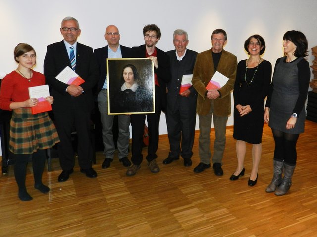 Bei der Buchpräsentation im Mädchenheim Scheuchenstuel in Innsbruck (v.li.) Sarah Rinderer, Dompropst Dr. Florian Huber, Dr. Peter Schumacher, Mag. Thomas Schwaiger, Dr. Albert Fiegl, Dr. Otmar Koch, Heimleiterin Mag. Christine Felder und Christa Kramer