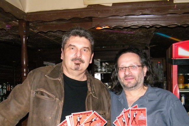 Georg Ragyoczy (li) und Andreas Vanas laden zum Gesangswettbewerb | Foto: Gerhard Glazmaier