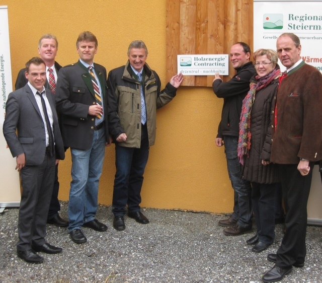 von links: Stefan Puntigam (Gepflegt Wohnen Sinabelkirchen), Paul Lang (Obm. Waldverband Stmk.), GF Herbert Lammer (Regionalenergie Stmk.), LAbg. Erwin Gruber, Hermann Rosenberger (Anlagenbetreiber), Bgm. Ingrid Groß (Gem. Sinabelkirchen), Johann Resch (Obm. Regionalenergie Stmk.) | Foto: kk