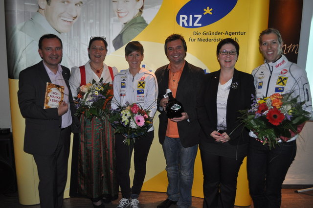 Manfred Greisinger, Rosemarie Neuwiesinger, Doris Schwaiger, Thomas Breit, RIZ-Beraterin Gerlinde Ertl und Stefanie Schwaiger. | Foto: Foto: RIZ
