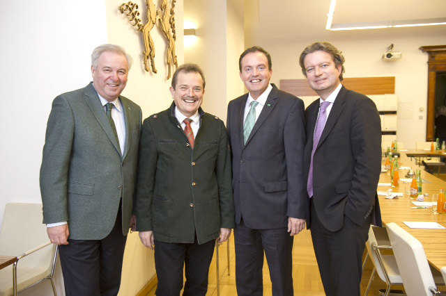 1.LH-Stv. Hermann Schützenhöfer, Bgm. KR Herbert Roßmann, BO LS KR LAbg. Bernhard Ederer und LO KO LAbg. Mag. Christopher Drexler. | Foto: Foto Fischer