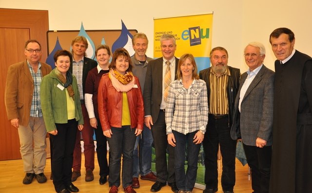 Beim Podiumsgespräch; v.l.: Dr. Michael Fusko (EnU), Mag. Lucia Deinhofer, DI Wolfgang Voglauer, Ök.Rat Maria Lechner, Brigitte Hofschwaiger, Schulrat Wolfgang Haidin, LAbg. Anton Kasser, Franziska Simmer (EnU), Ing. Josef  Zöchbauer, Bürgermeister Franz Deinhofer und Abt Berthold Heigl. | Foto: Bildungszentrum