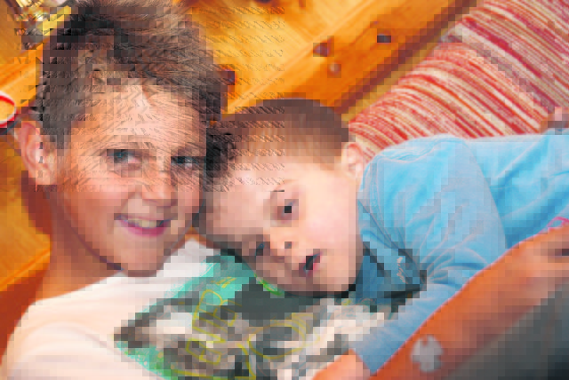 Geschwisterliebe: Michael Seber kümmert sich gerne um seinen Bruder Daniel – auch, wenn die beiden sich mal zanken.