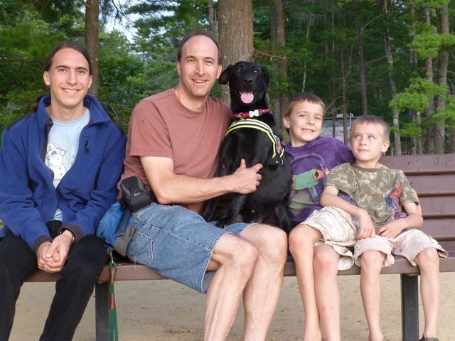 Rohrbacher Export: Hund Luka hilft David Trahan in Massachusetts seinen Blutzuckerspiegel zu kontrollieren.