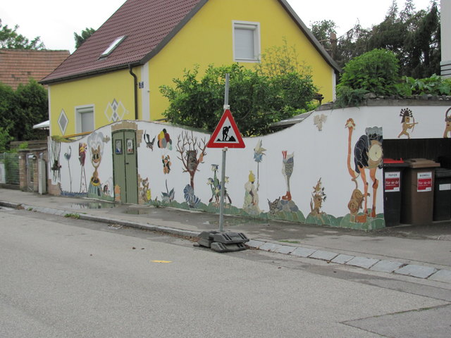 Bilderbuch an der Gartenmauer ist fertig
