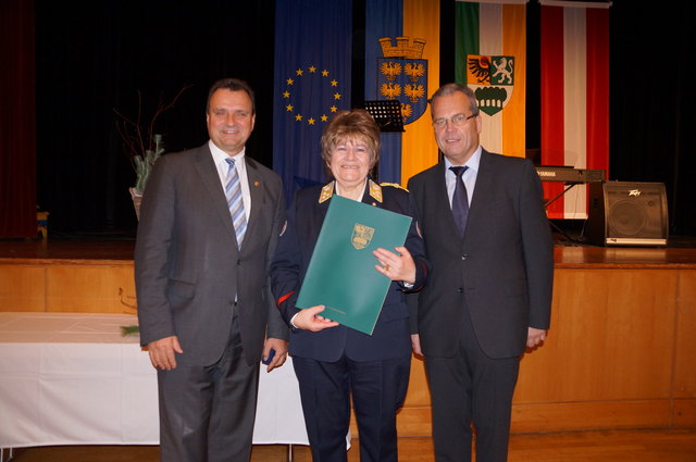 Auch Brigitte Samwald wurde der goldene Ehrenring verliehen.