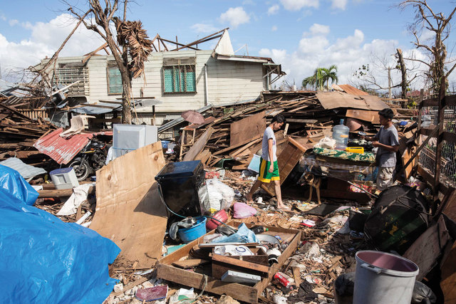 Die Stadt Ormoc auf der Insel Leyte ist schwer verwüstet, Nur eines von fünf Krankenhäusern ist noch in Betrieb. | Foto: JUHDE/ Paul Hahn
