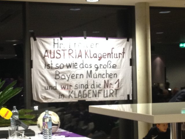 Ein Fanplakat der Austria Anhänger. Der Vergleich hinkt allerdings... | Foto: Hober