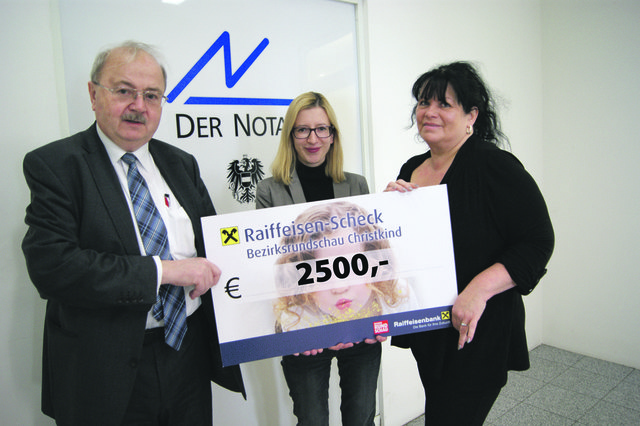 Josef Brandecker, seine neue Mitarbeiterin, die Juristin Christine Aigner (Mitte), und BezirksRundschau-Geschäftsstellenleiterin Diana Postl. | Foto: Thöne