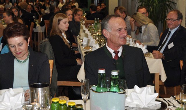 Bürgermeister Gerhard Klaffner genießt das Galadiner